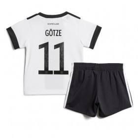 Baby Fußballbekleidung Deutschland Mario Gotze #11 Heimtrikot WM 2022 Kurzarm (+ kurze hosen)